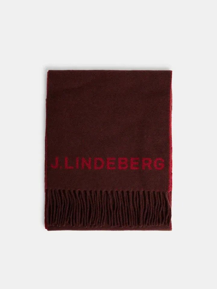 Trefill frá J. Lindeberg sem kemur í nokkrum litum. Kultur menn Smáralind, 16.995 kr.