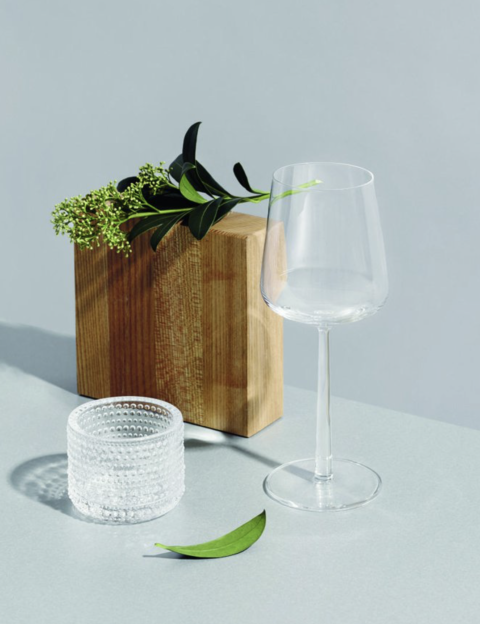 Vínglösin frá Iittala eru alltaf klassísk, koma 2 í pk. Dúka - 6.490 kr. 